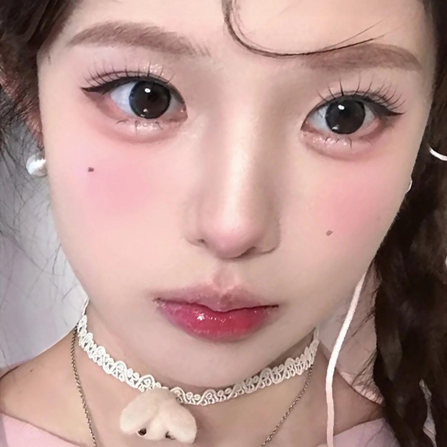 eyelashes