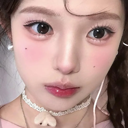 eyelashes